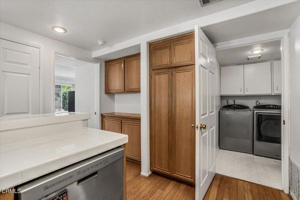 Interior, Recessed Lighting, Washer, Wood Texture Flooring