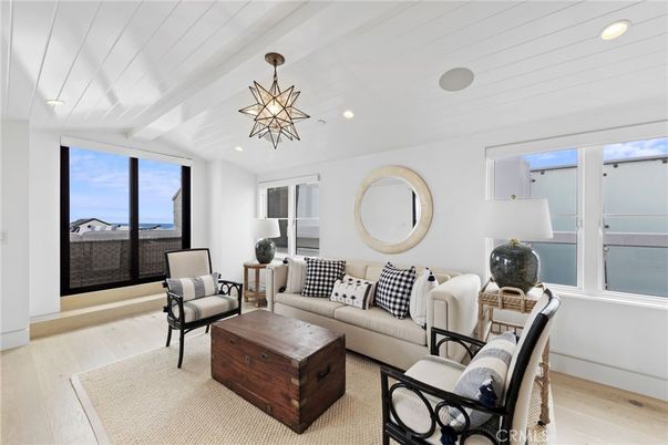 Interior, Living room, Pendant Lights, Recessed Lighting, Wood Texture Flooring