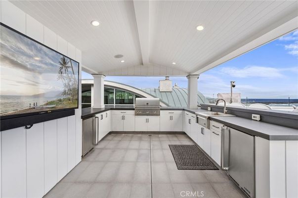 Exterior, Kitchen, Recessed Lighting