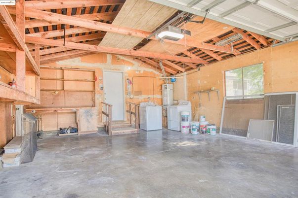 Garage, Interior, Washer, Wooden Beams, Wooden Ceilings