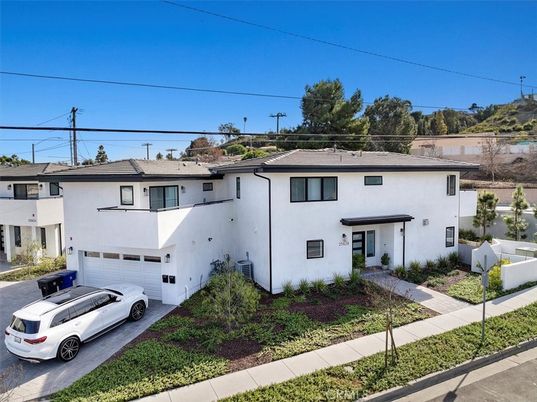Attached, Exterior, Facade, Modern