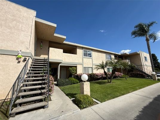 Exterior, Facade, Modern