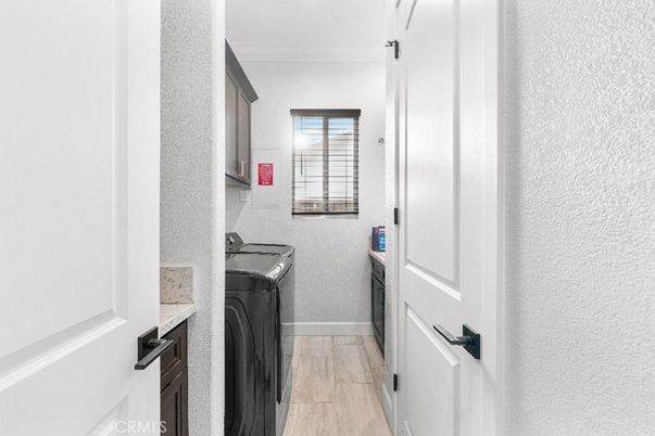 Interior, Washer, Wood Texture Flooring