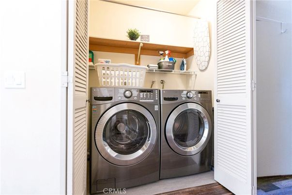 Interior, Utility Closets, Washer, Wood Texture Flooring