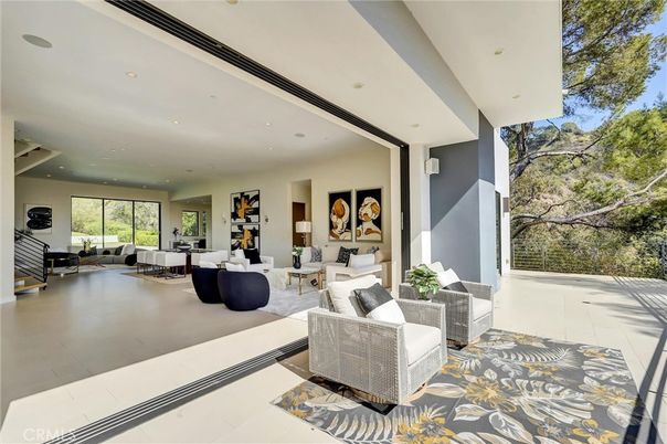 Exterior, Living room, Recessed Lighting
