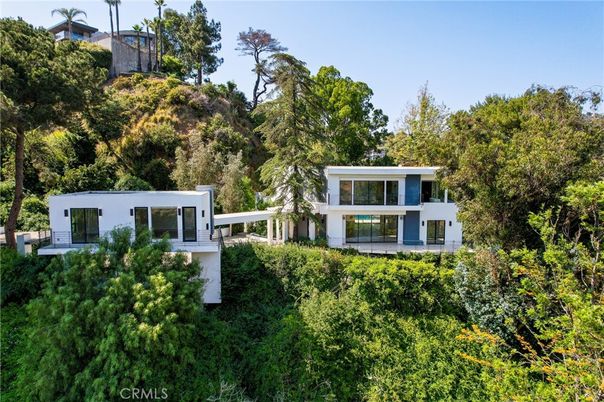 Backyard, Exterior, Facade, Modern