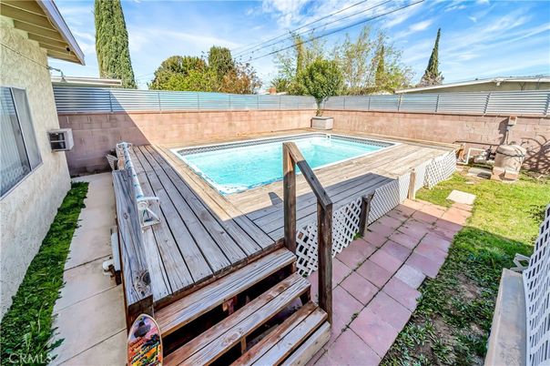 Exterior, Pool