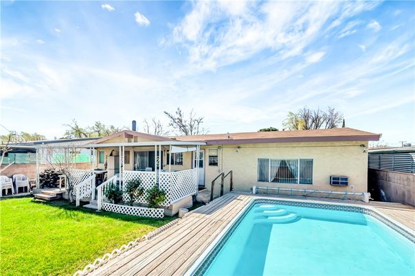 Exterior, Pool