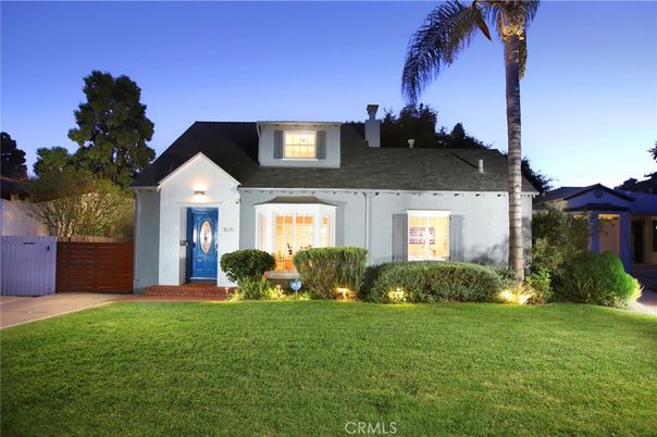Backyard, Exterior, Facade, Ranch