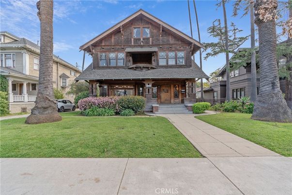 Exterior, Facade, Queen Anne Victorian