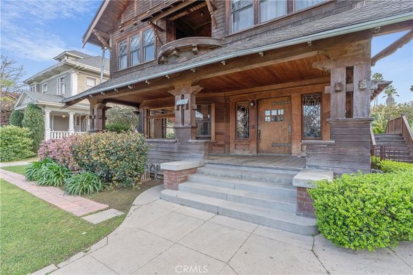 Exterior, Facade, American Foursquare