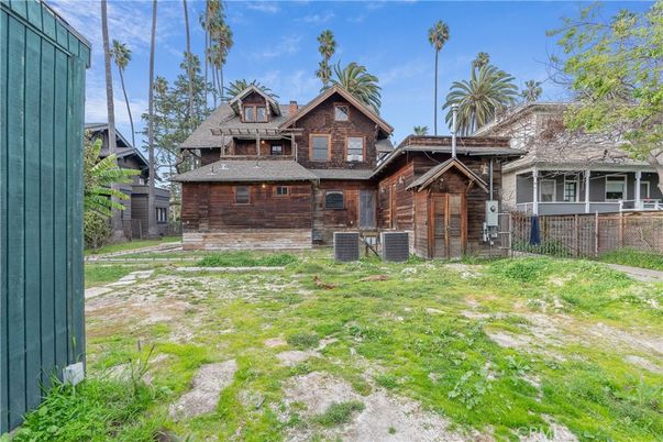 Backyard, Exterior, Facade, Brick Facade, Log Home