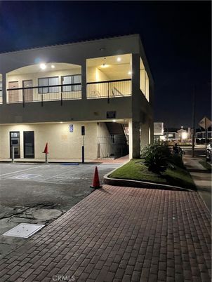 Exterior, Facade, Modern