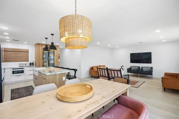 Chandelier, Dining room, Interior, Kitchen, Pendant Lights, Recessed Lighting, Wood Texture Flooring