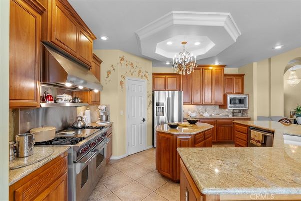 Chandelier, Interior, Kitchen, Recessed Lighting, Stainless Steel Appliances