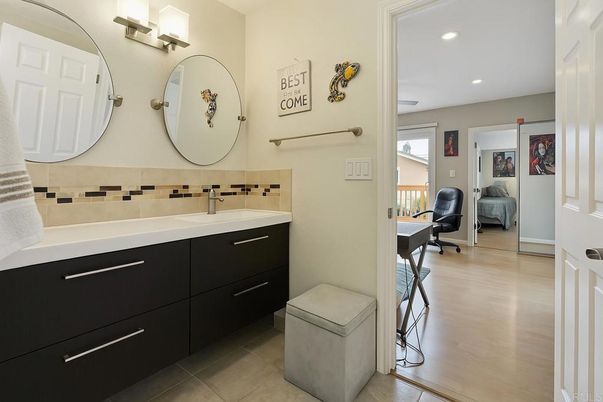 Bathroom, Dual Sink Vanities, Interior, Recessed Lighting
