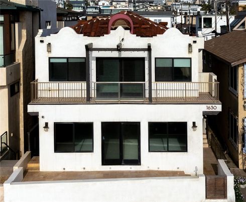 Exterior, Facade, Rowhouse