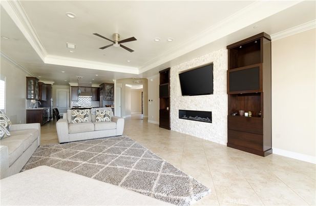 Fireplace, Interior, Kitchen, Recessed Lighting