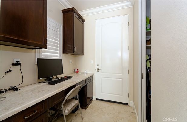 Home Office, Interior