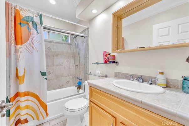 Bathroom, Interior, Recessed Lighting, Tile Countertops