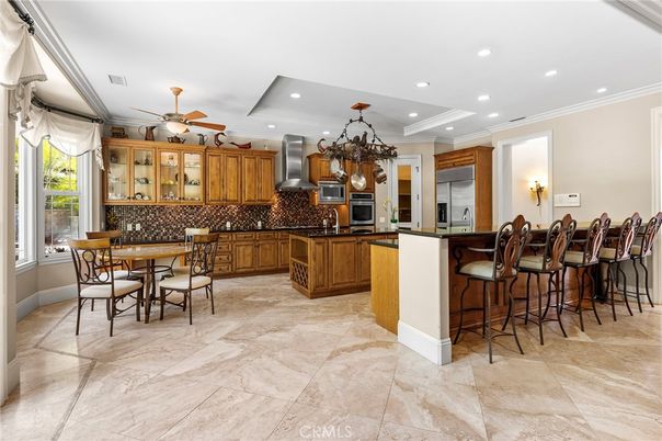 Chandelier, Dining room, Interior, Kitchen, Recessed Lighting, Stainless Steel Appliances