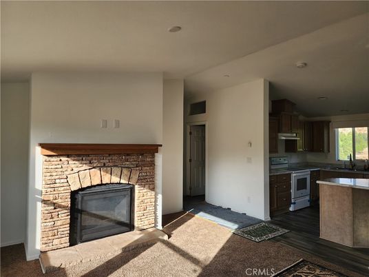 Fireplace, Interior, Kitchen, Recessed Lighting