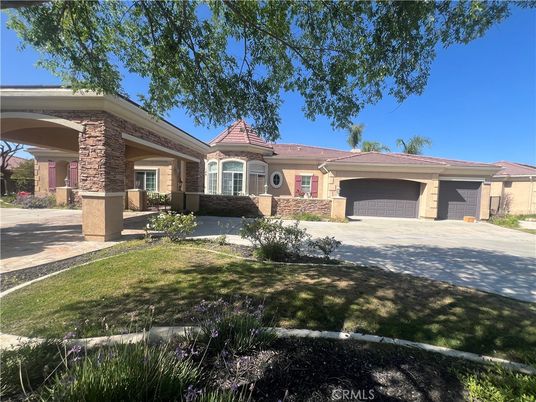 Attached, Backyard, Exterior, Facade, Brick Facade, Ranch