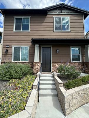 Exterior, Facade, Rowhouse