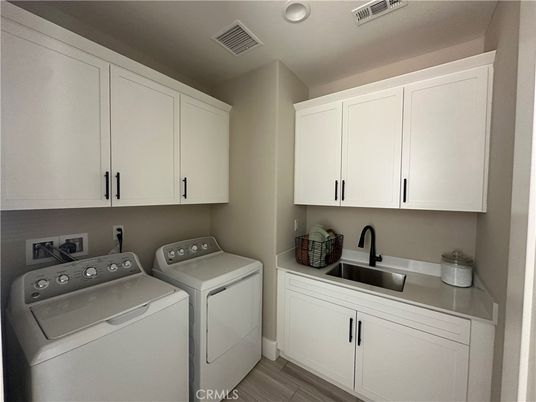 Interior, Washer, Wood Texture Flooring