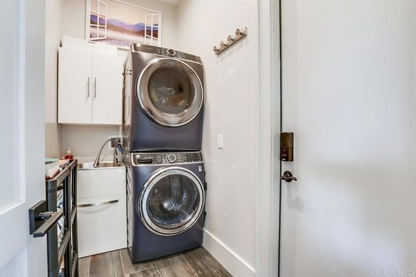 Interior, Utility Closets, Washer, Wood Texture Flooring