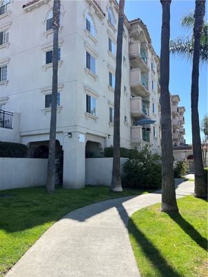 Exterior, Facade, Condo Building