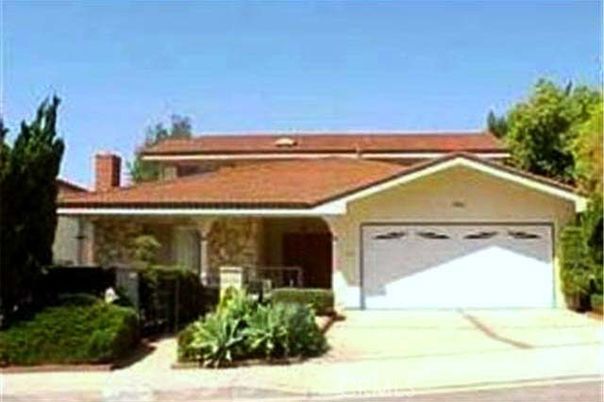 Attached, Exterior, Facade, Mediterranean