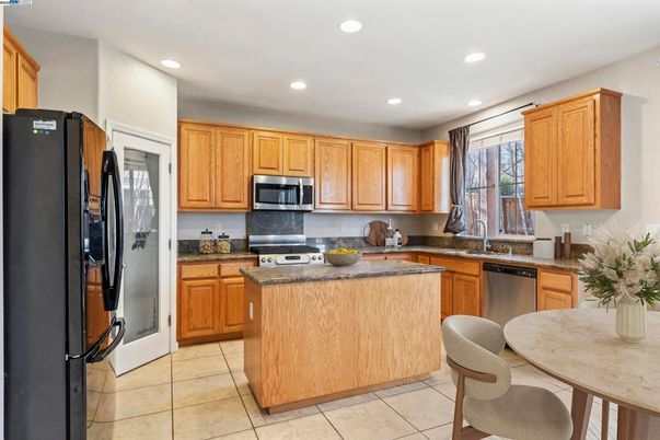Dining room, Interior, Kitchen, Recessed Lighting, Stainless Steel Appliances