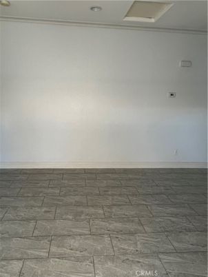 Empty room, Interior