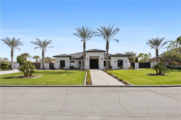 Exterior, Facade, Ranch