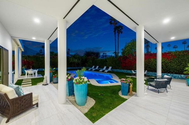 Exterior, Pool, Recessed Lighting