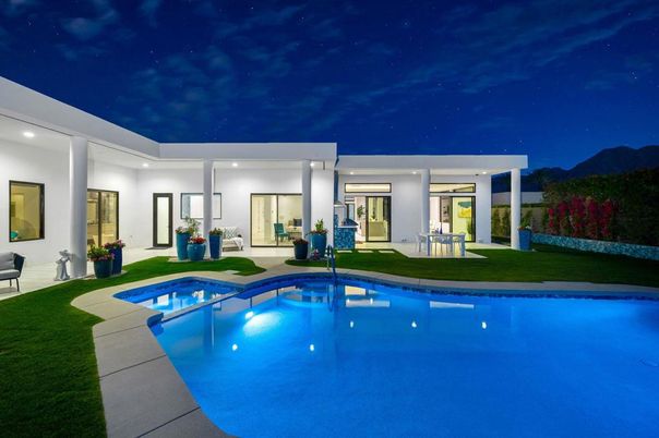 Exterior, Pool