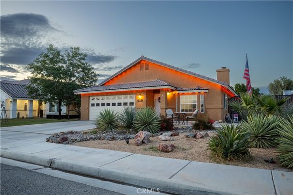 Attached, Exterior, Facade, Ranch