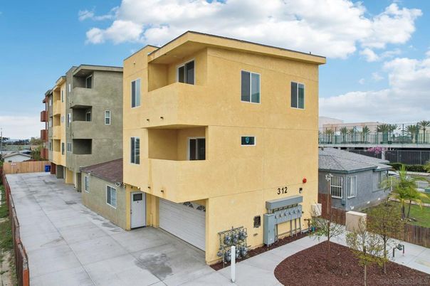 Attached, Exterior, Facade, Modern