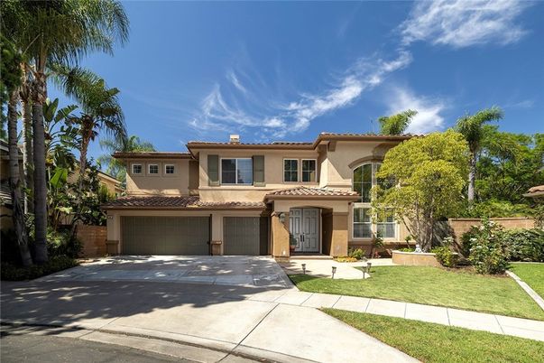 Attached, Exterior, Facade, Mediterranean