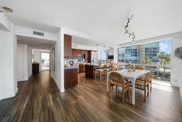 Dining room, Interior, Kitchen, Pendant Lights, Recessed Lighting, Wood Texture Flooring