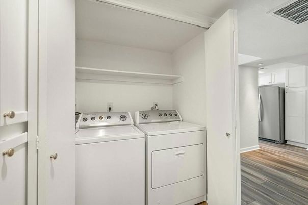 Interior, Utility Closets, Washer, Wood Texture Flooring