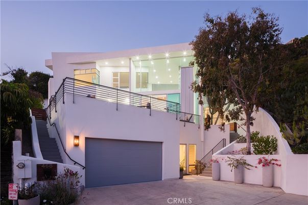 Attached, Exterior, Facade, Modern