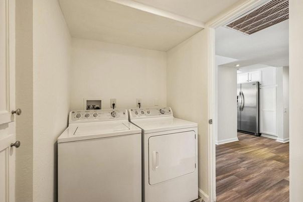 Interior, Utility Closets, Washer, Wood Texture Flooring