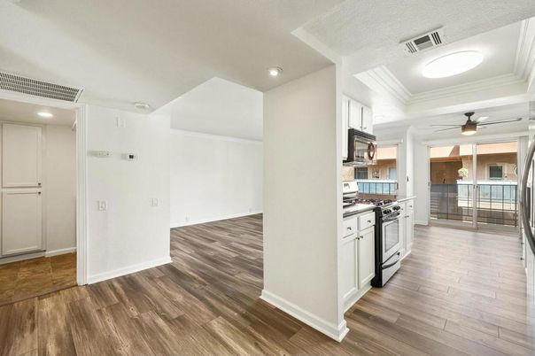 Interior, Kitchen, Recessed Lighting, Wood Texture Flooring
