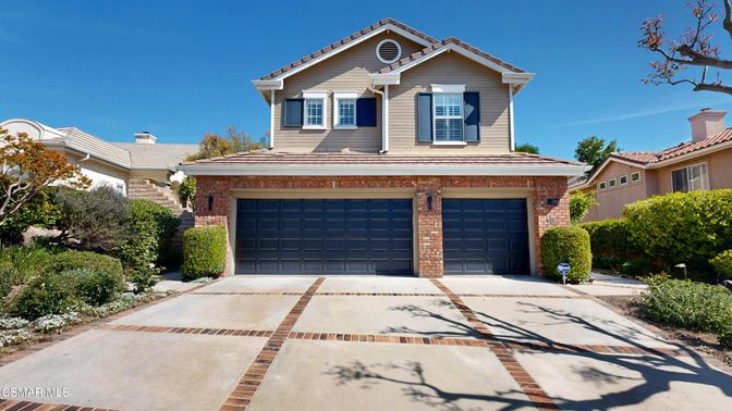 Attached, Exterior, Facade, Brick Facade, American Craftsman