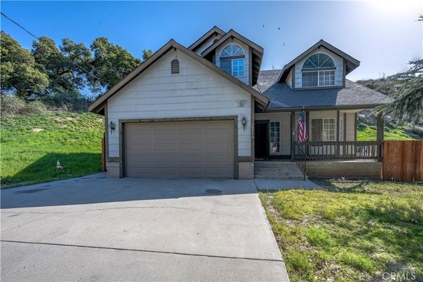 Attached, Exterior, Facade, American Craftsman