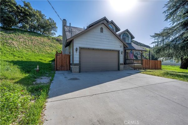 Attached, Exterior, Facade, American Craftsman