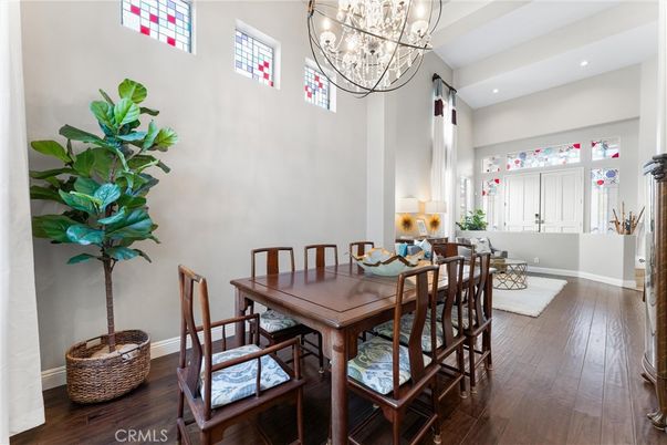 Chandelier, Dining room, Interior, Recessed Lighting, Wood Texture Flooring