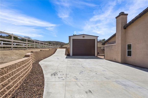 Detached Garage, Exterior